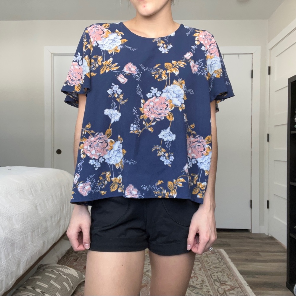 SOLD! Rewind Blue, Pink, & White Floral Short Sleeve Flowy Blouse - Size L